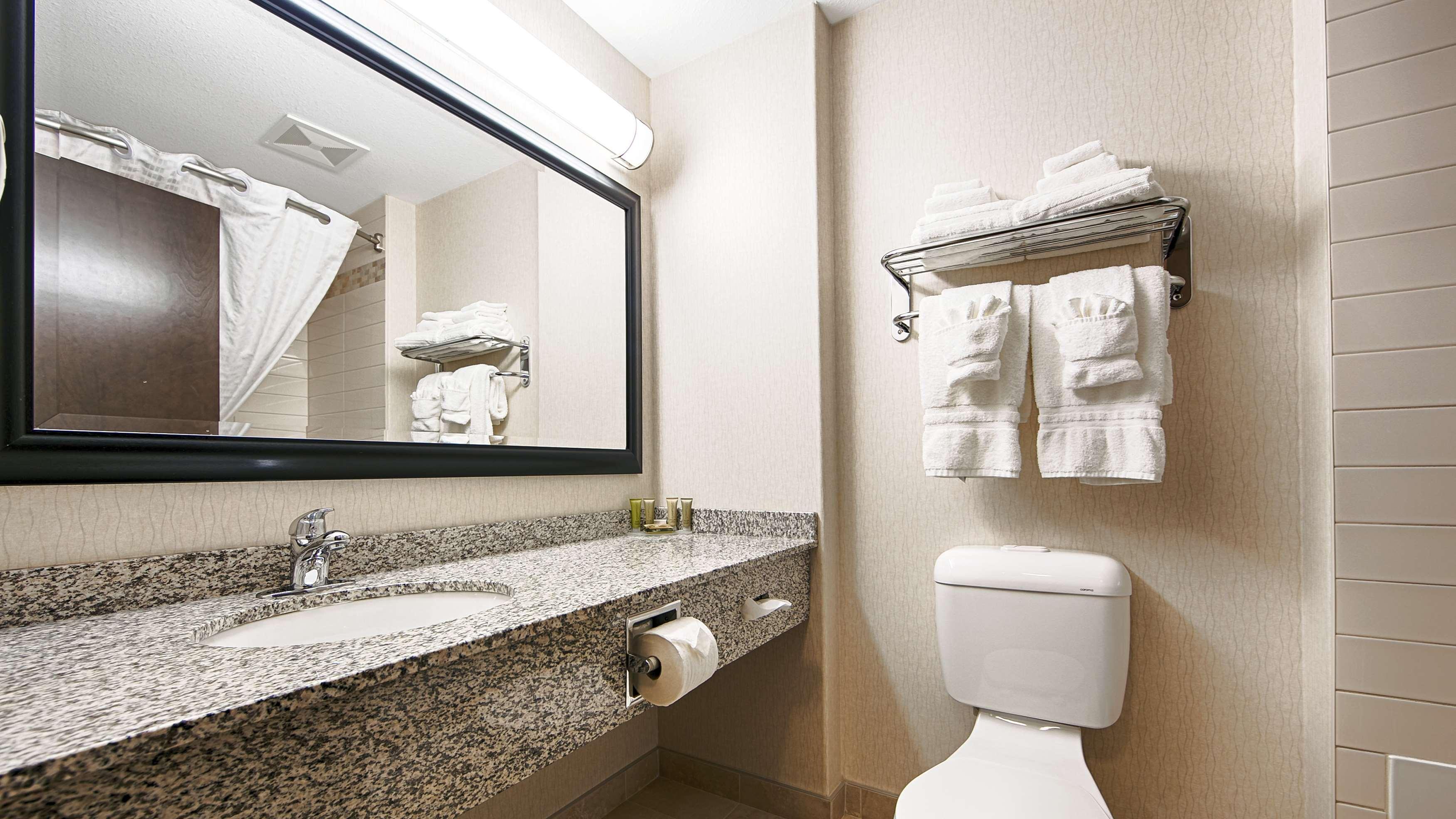 Best Western Wainwright Inn & Suites Exteriör bild