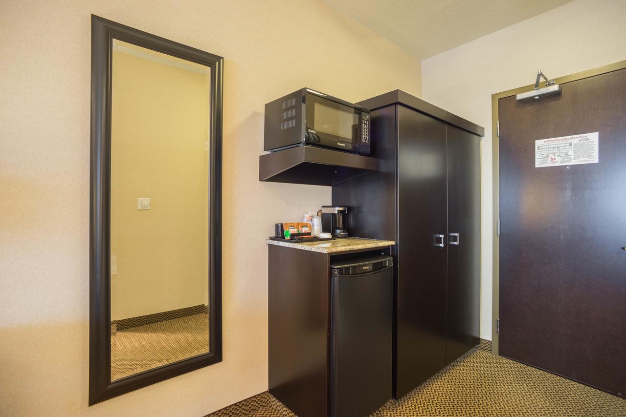 Best Western Wainwright Inn & Suites Exteriör bild