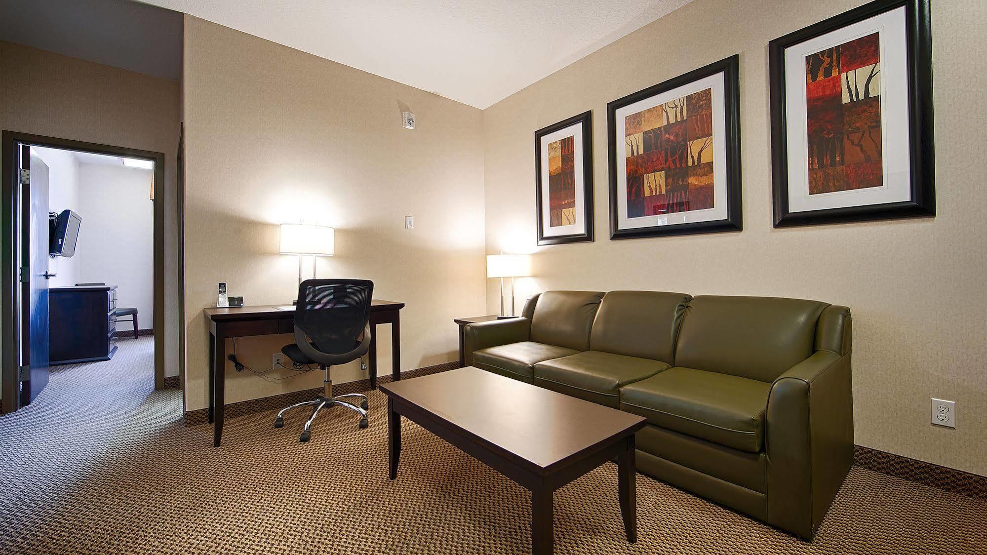 Best Western Wainwright Inn & Suites Exteriör bild