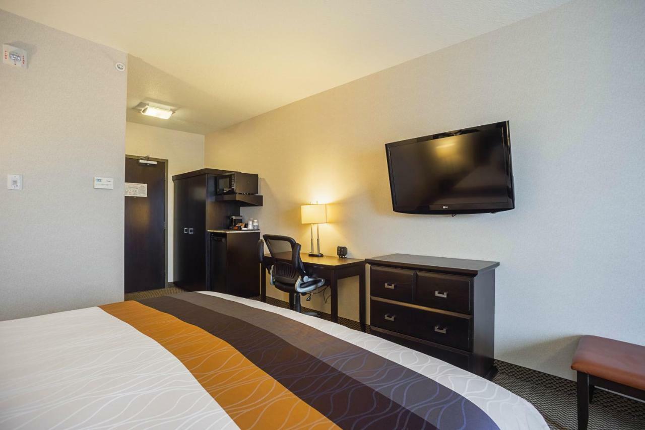 Best Western Wainwright Inn & Suites Exteriör bild